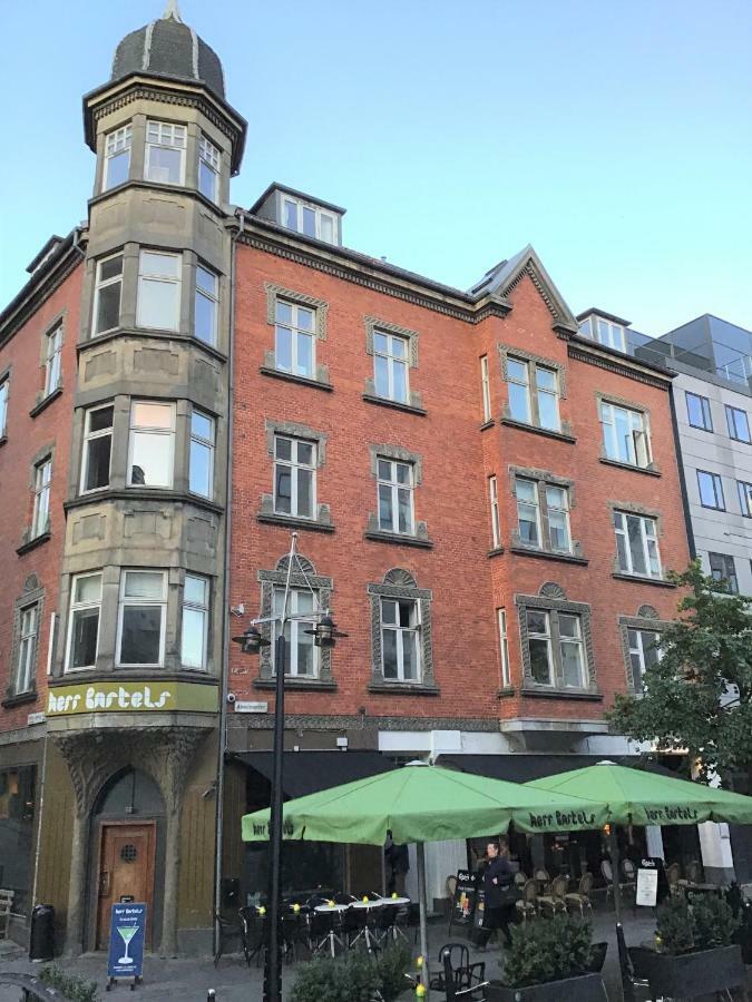 Bright And Spacious Apartment In Downtown Arhus Bagian luar foto