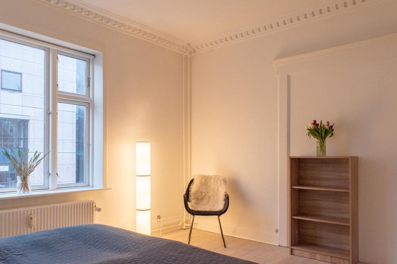 Bright And Spacious Apartment In Downtown Arhus Bagian luar foto